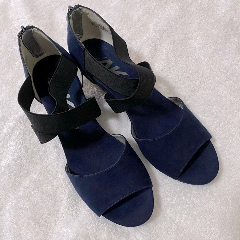 AK (Anne Klein) Sport Navy & Black Sandals Sz 10M